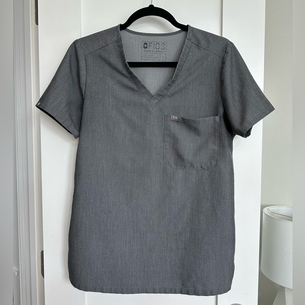 FIGS One Pocket Scrub Top- Catarina S- Graphite